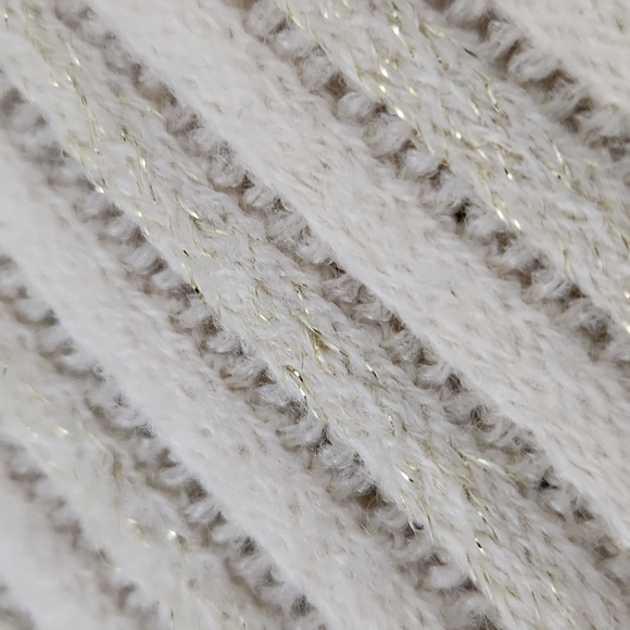 Ana & Rose cream colored poncho sweater with fur collar - Picture 6 of 9